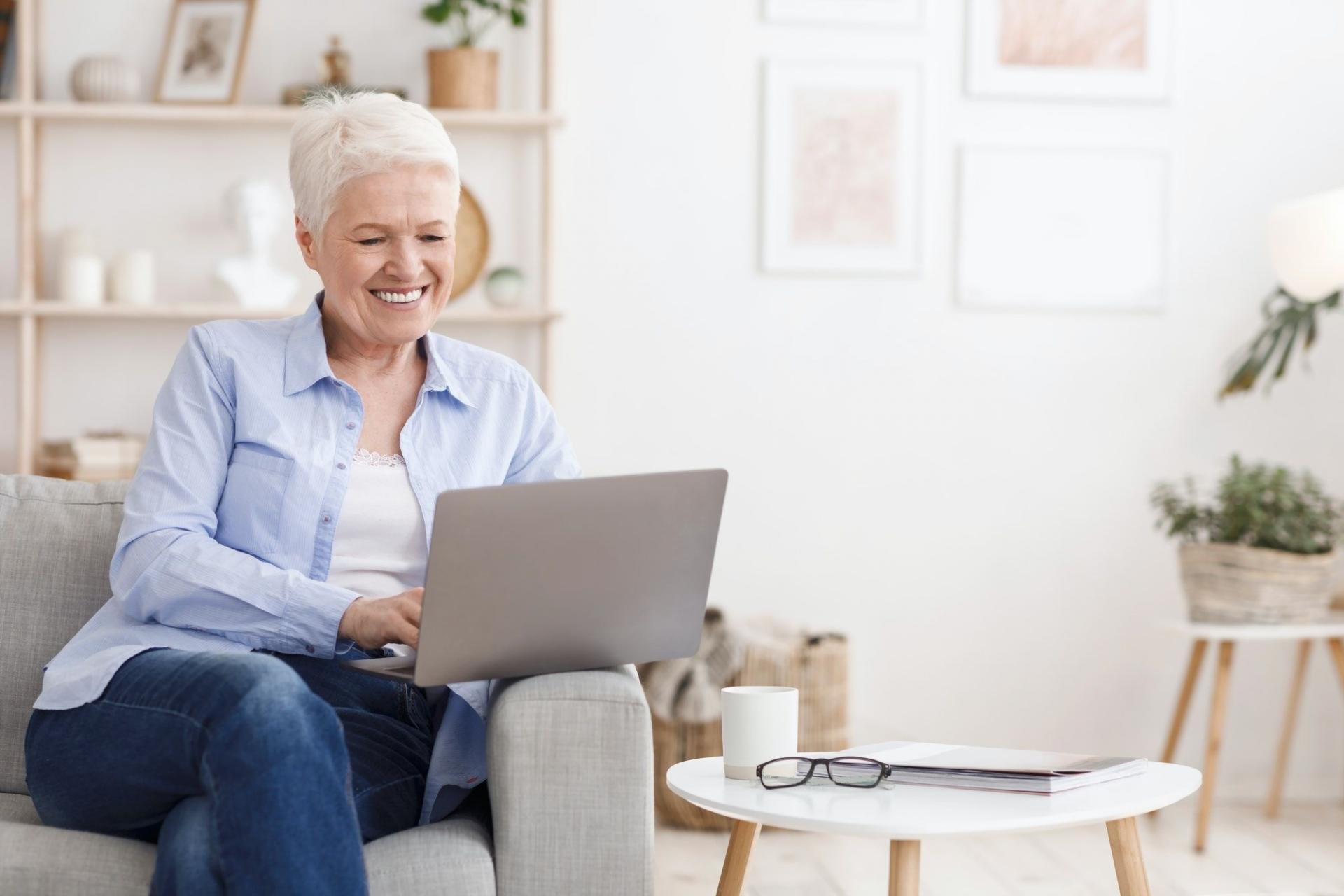 Equipo de Cenoraventa trabajando en estrategias de negociación presupuestaria